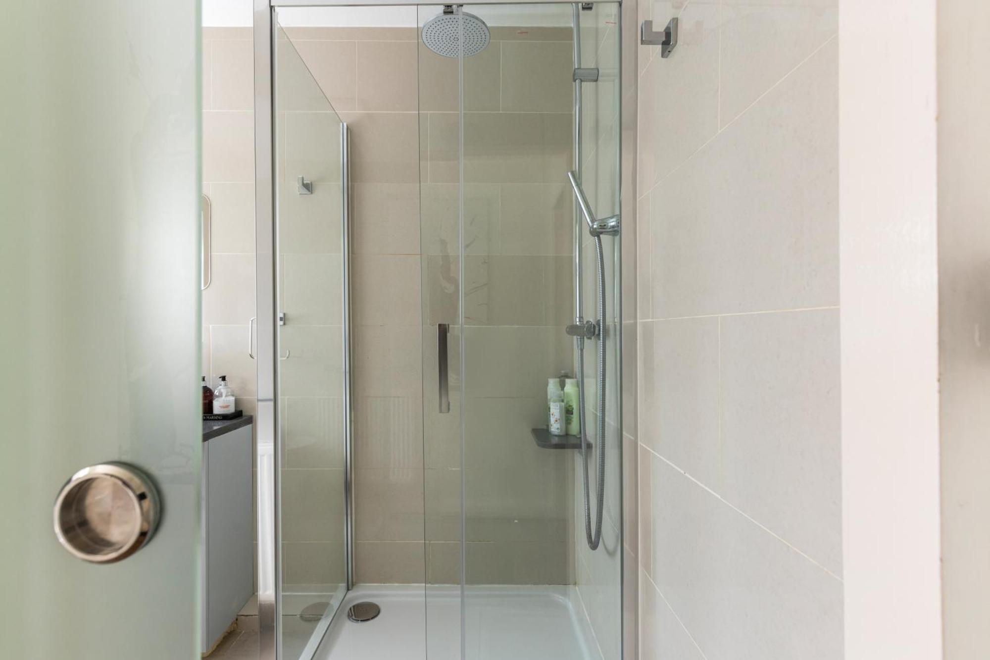 King Studio Apartment With Garden And Parking Ealing Εξωτερικό φωτογραφία
