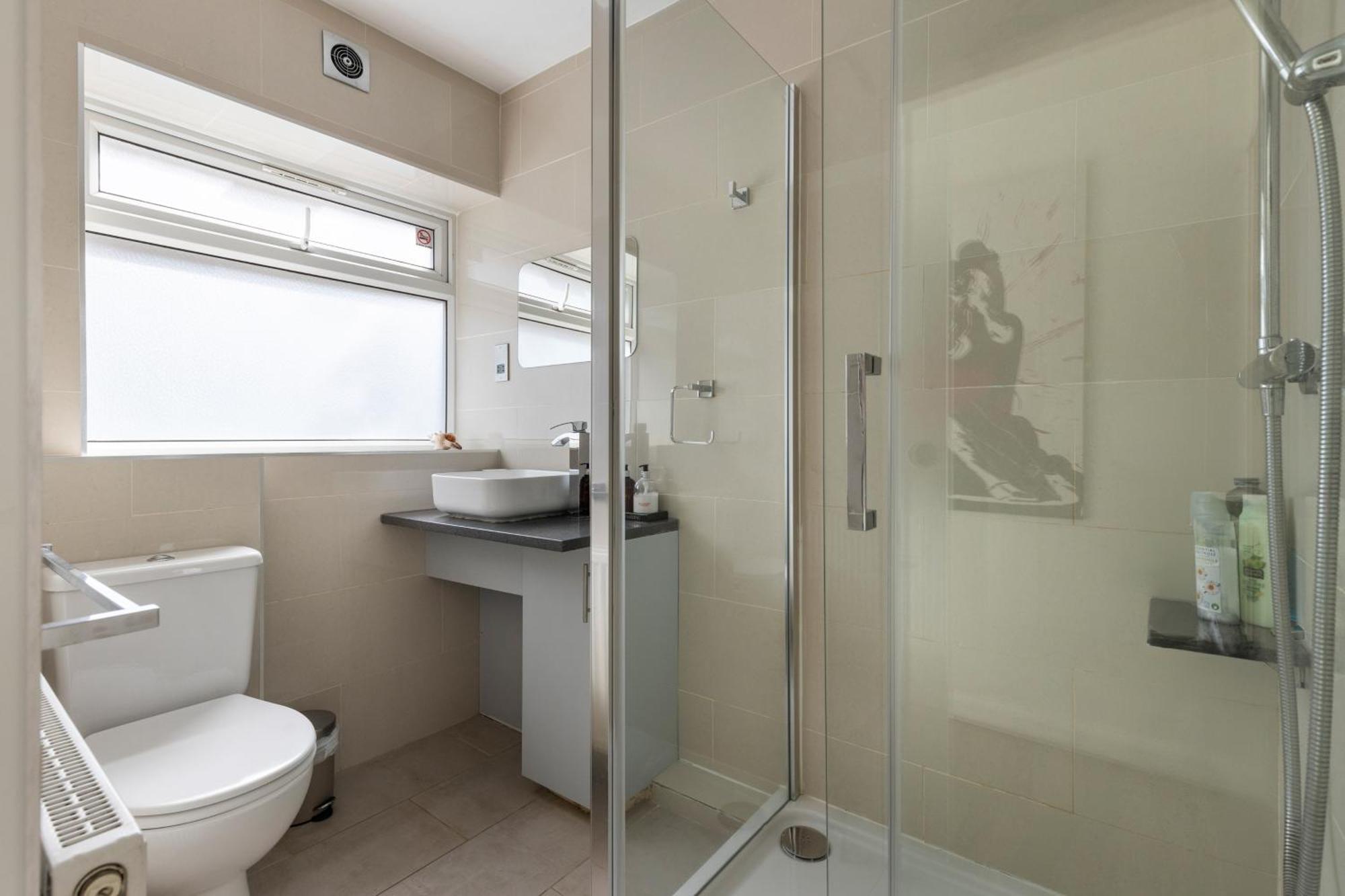 King Studio Apartment With Garden And Parking Ealing Εξωτερικό φωτογραφία