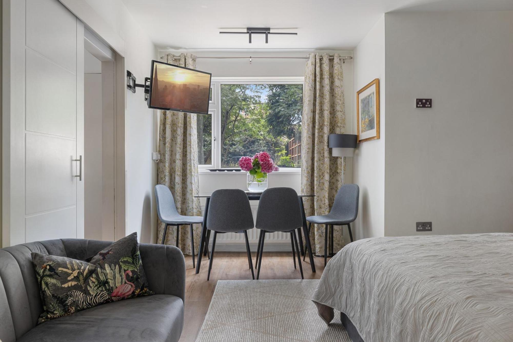 King Studio Apartment With Garden And Parking Ealing Εξωτερικό φωτογραφία